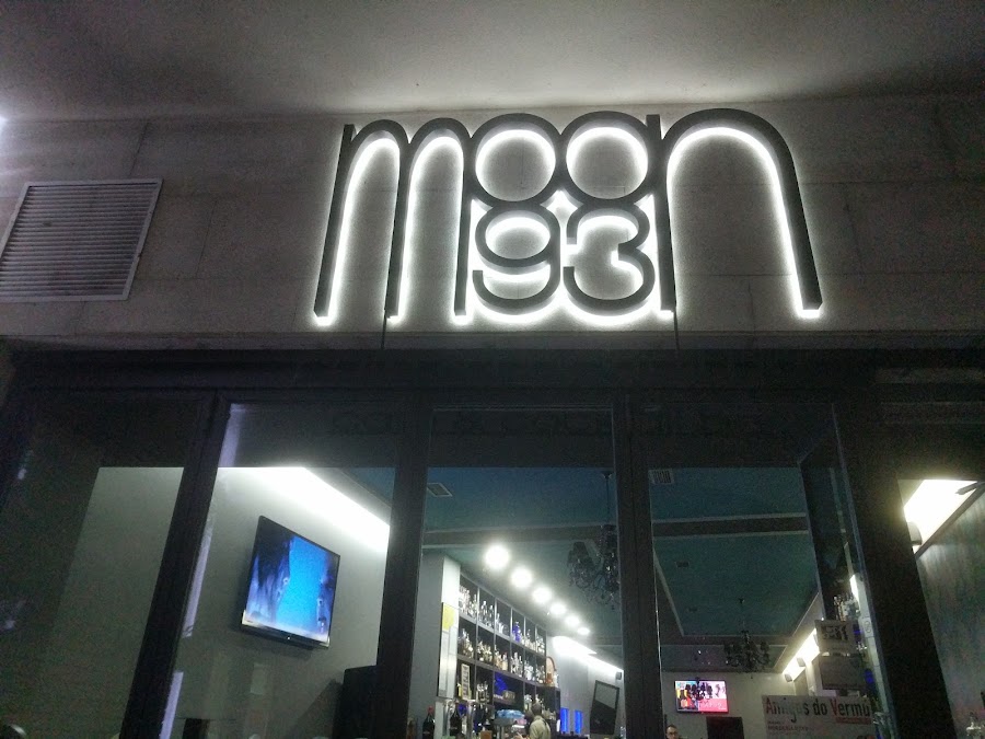 Moon 93 Café & Cocktail Bar