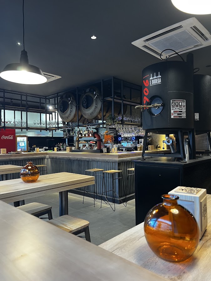 PINZAS pinchos & tapas (Cólleo con pinzas)